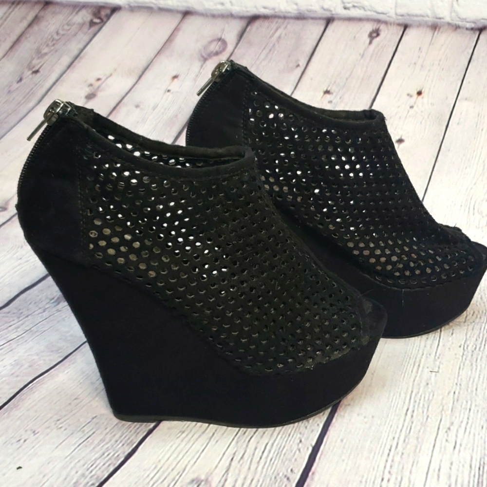 Madden Girl Black Bootie Heels Size 5.5